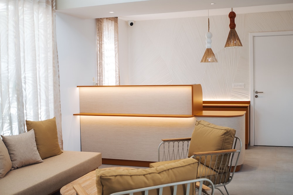 Niu Beach Hotel 7/53