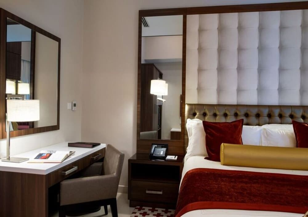 The Envoy Hotel 50/50