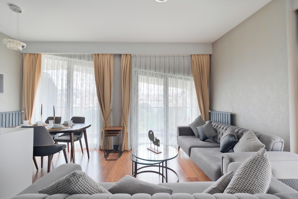 Benesta Residence By NewInn 33/50