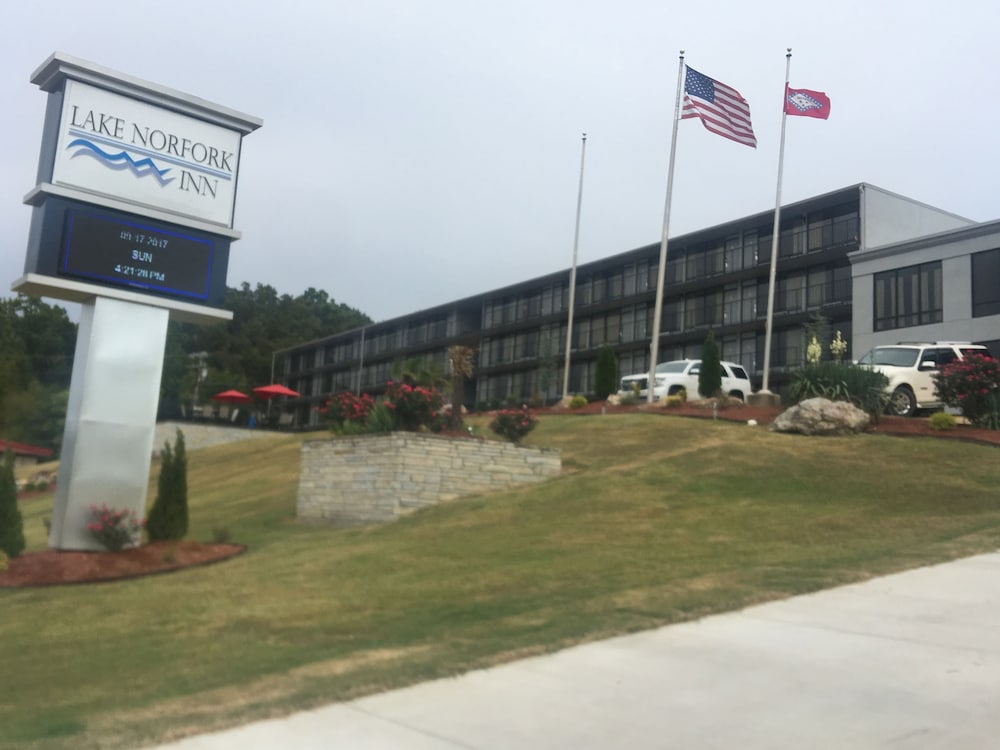 Lake Norfork Inn 5/50