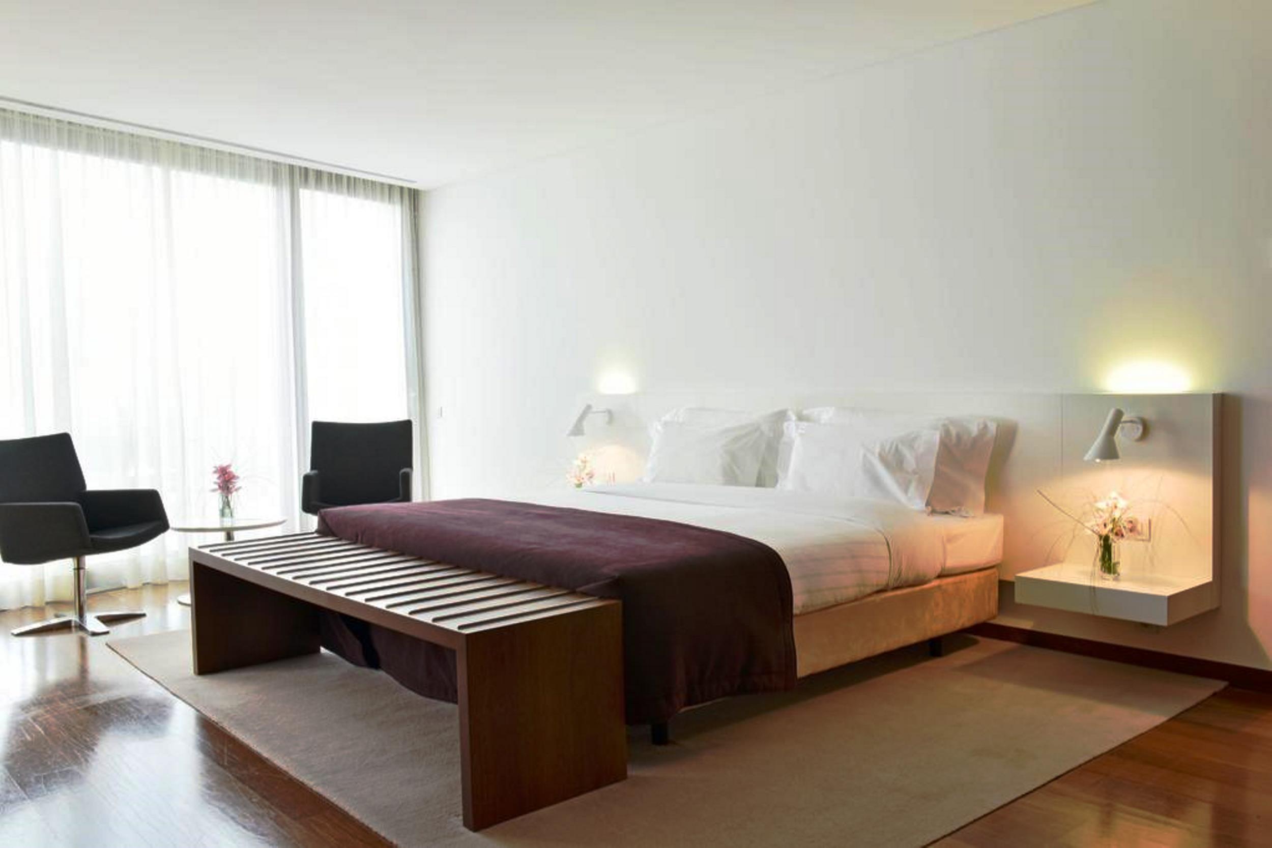 Suite, Garden and City View