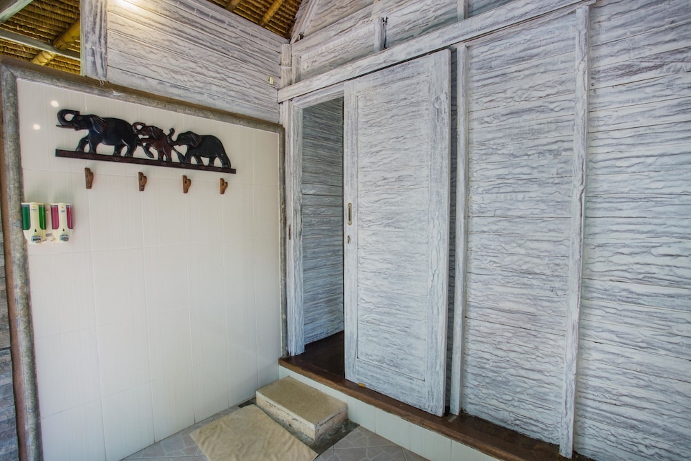 Lembongan Bay Shore Huts 11/71