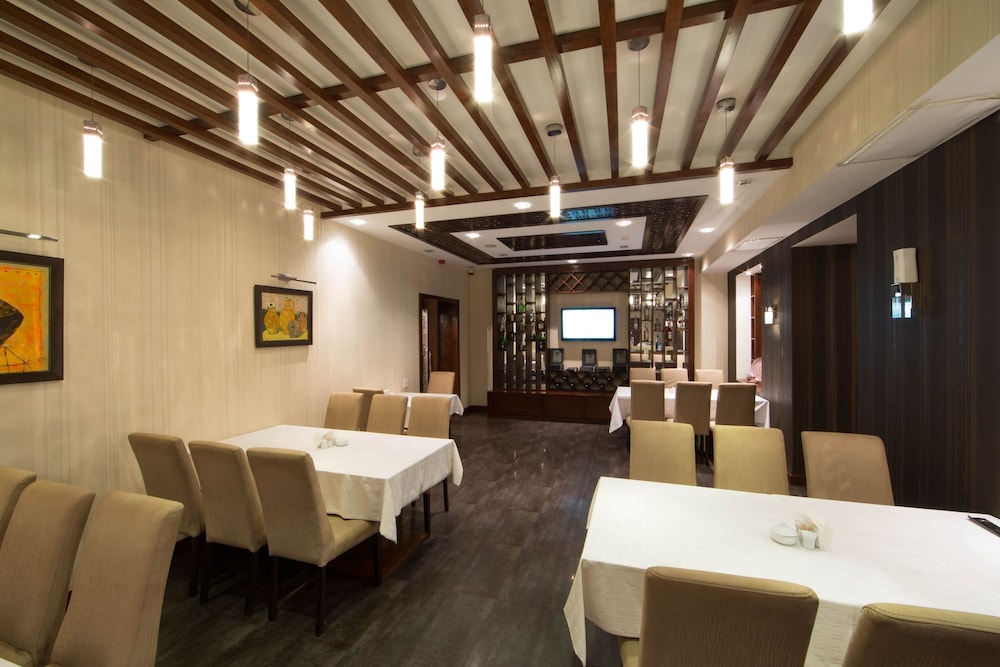 Kaspia Park City Hotel 30/37