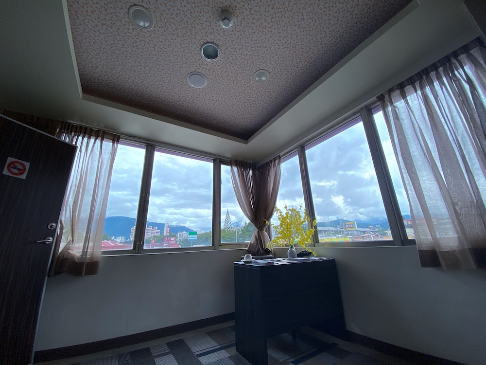 West Hotel 41/55