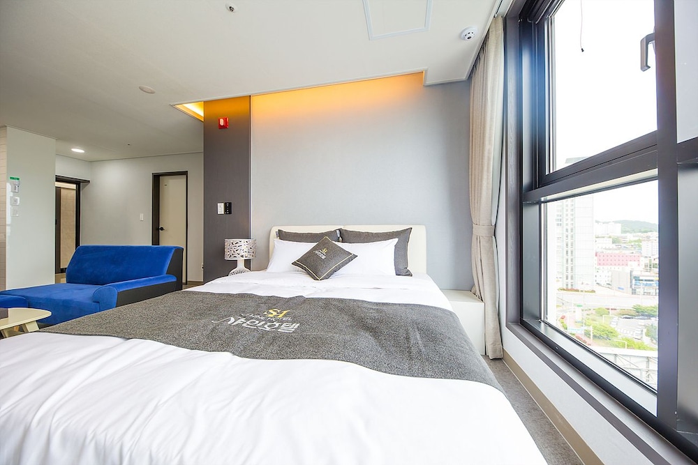 Shine Hotel 12/50