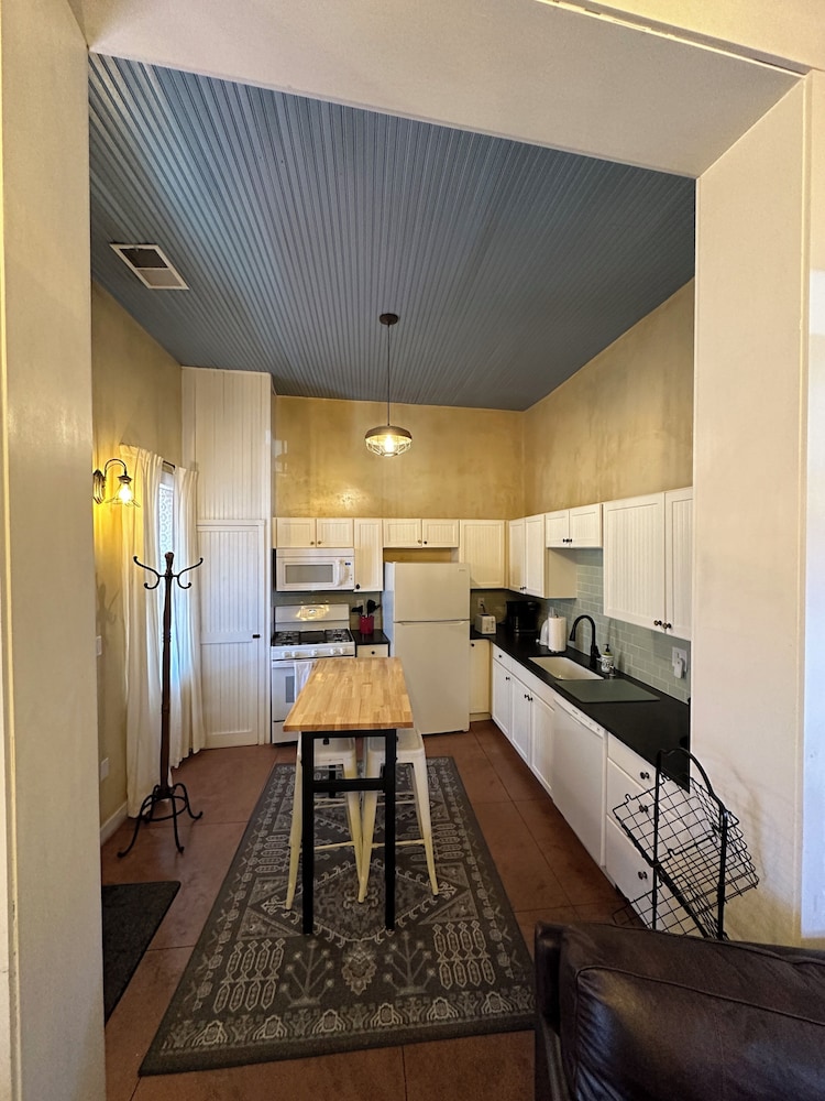 Painted Lady Bed & Brew 56/73