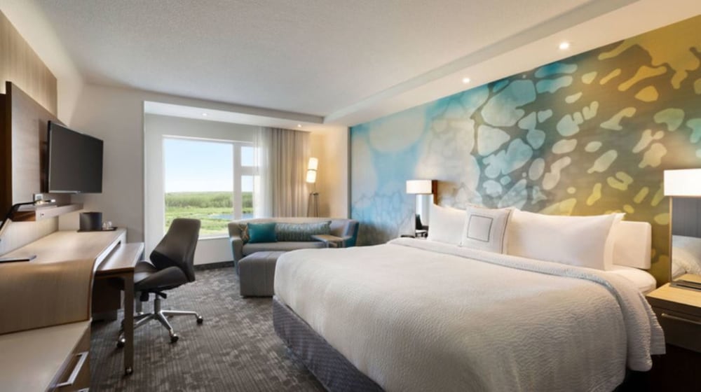 Courtyard By Marriott Burlington 15/47