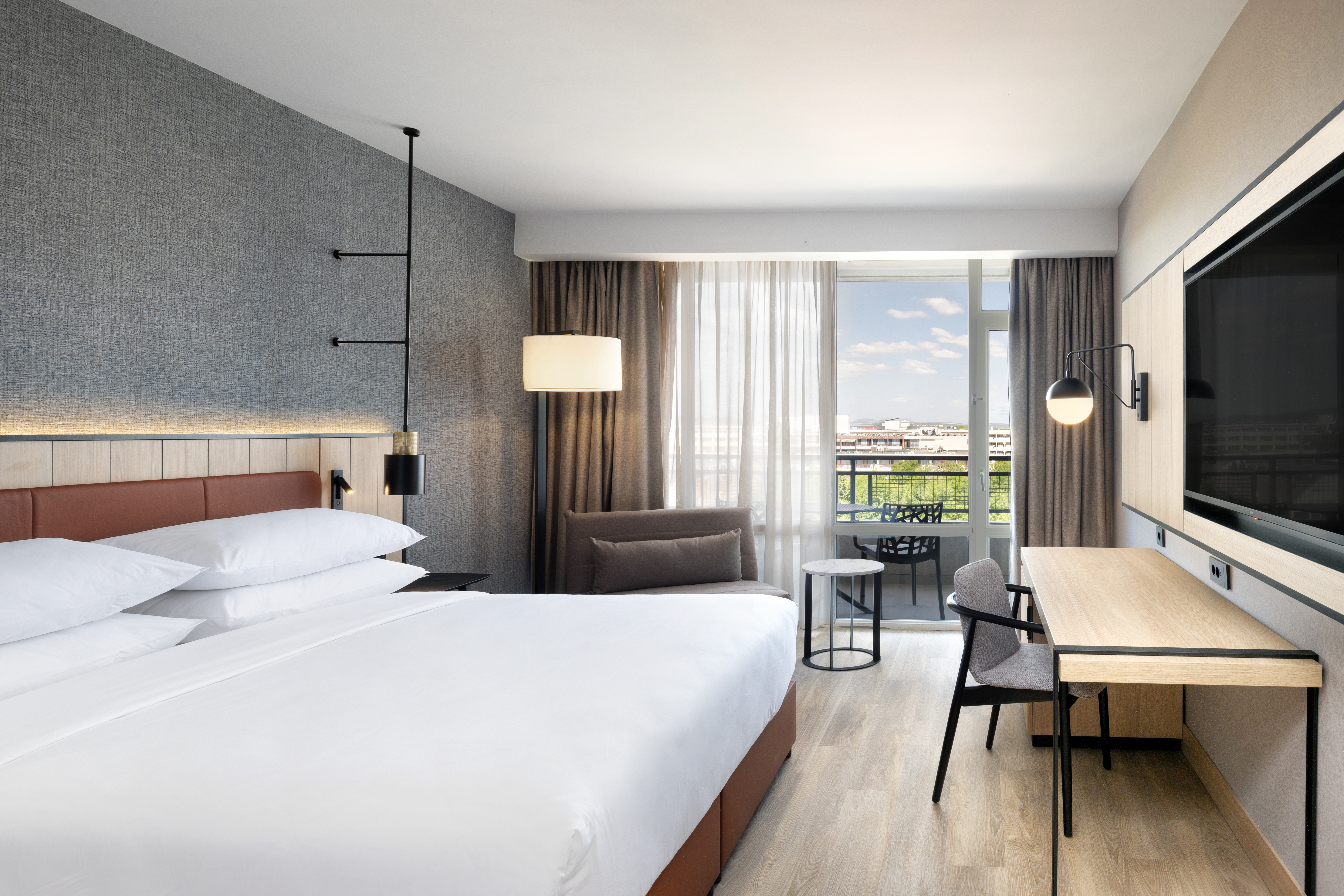 DELUXE, DOUBLE OR TWIN BED, CITY VIEW