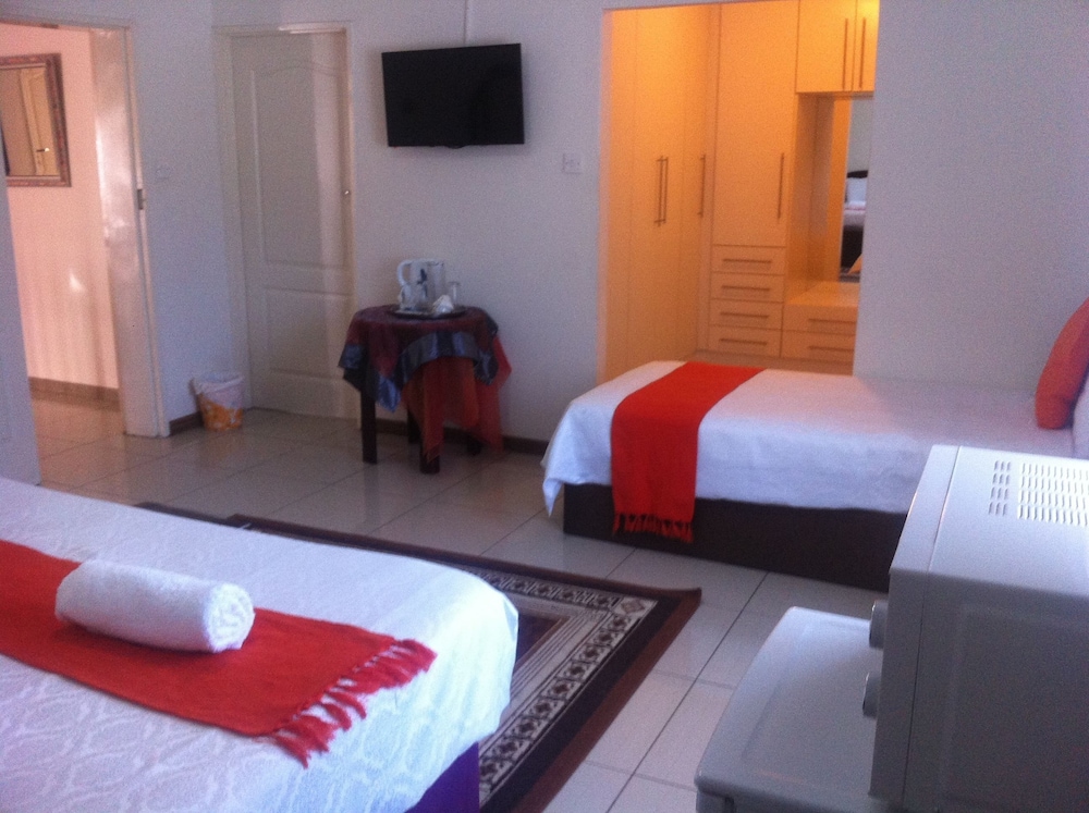 Upper Room Guest House 10/30