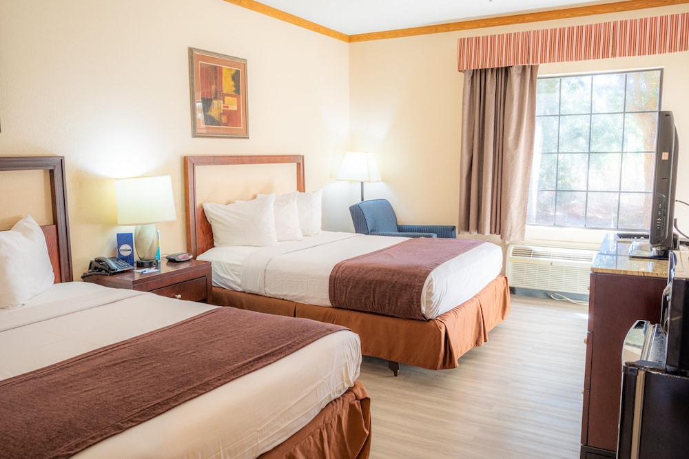 Red Roof Inn & Suites Hinesville 4/37