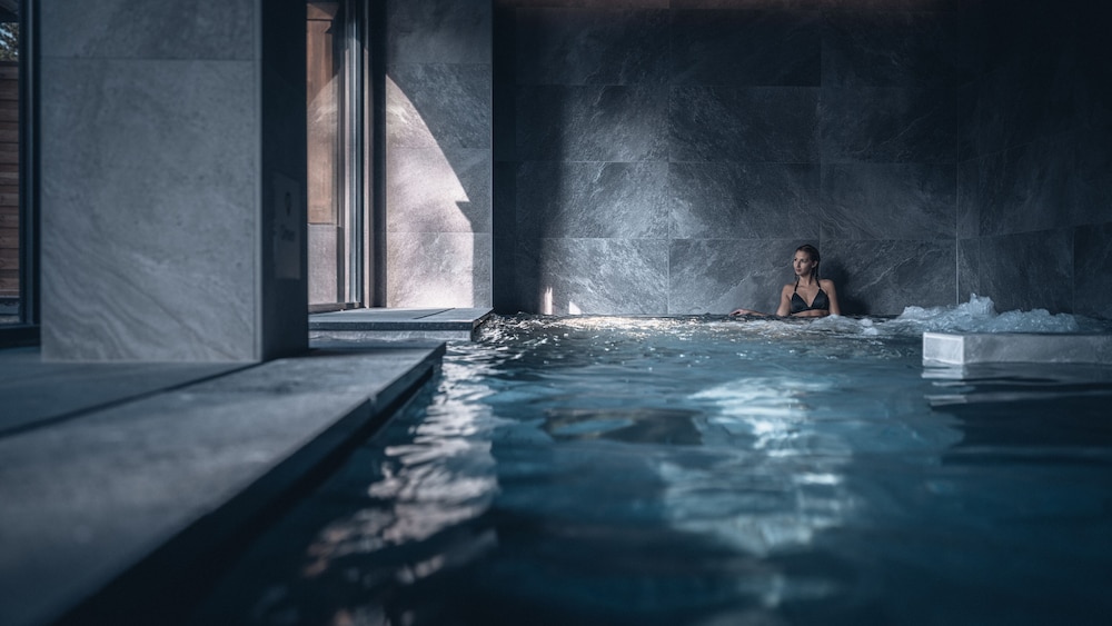 swimming pool spa