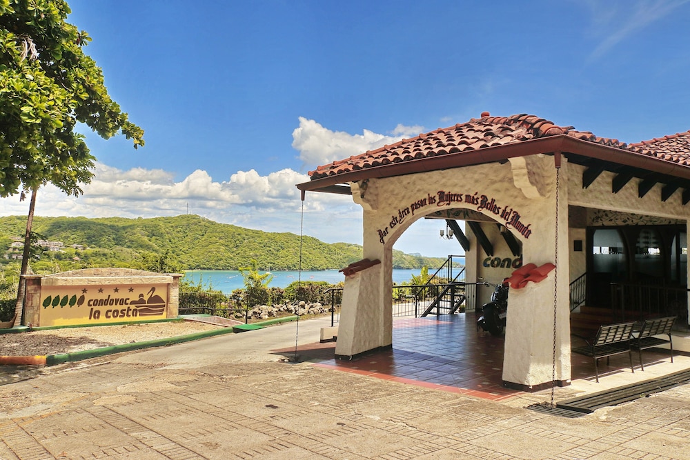 Hotel Condovac La Costa 3/72
