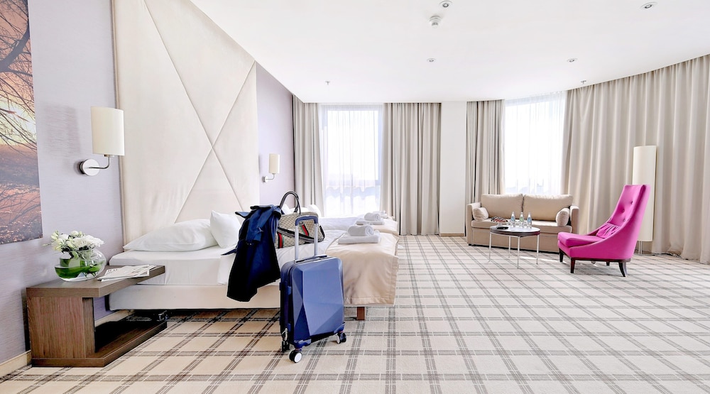 Hotel Rzeszaw 39/40