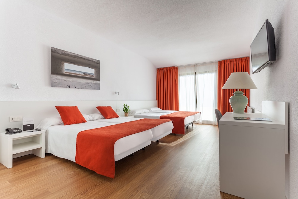 Room, Twin Beds, Two Extra Beds
