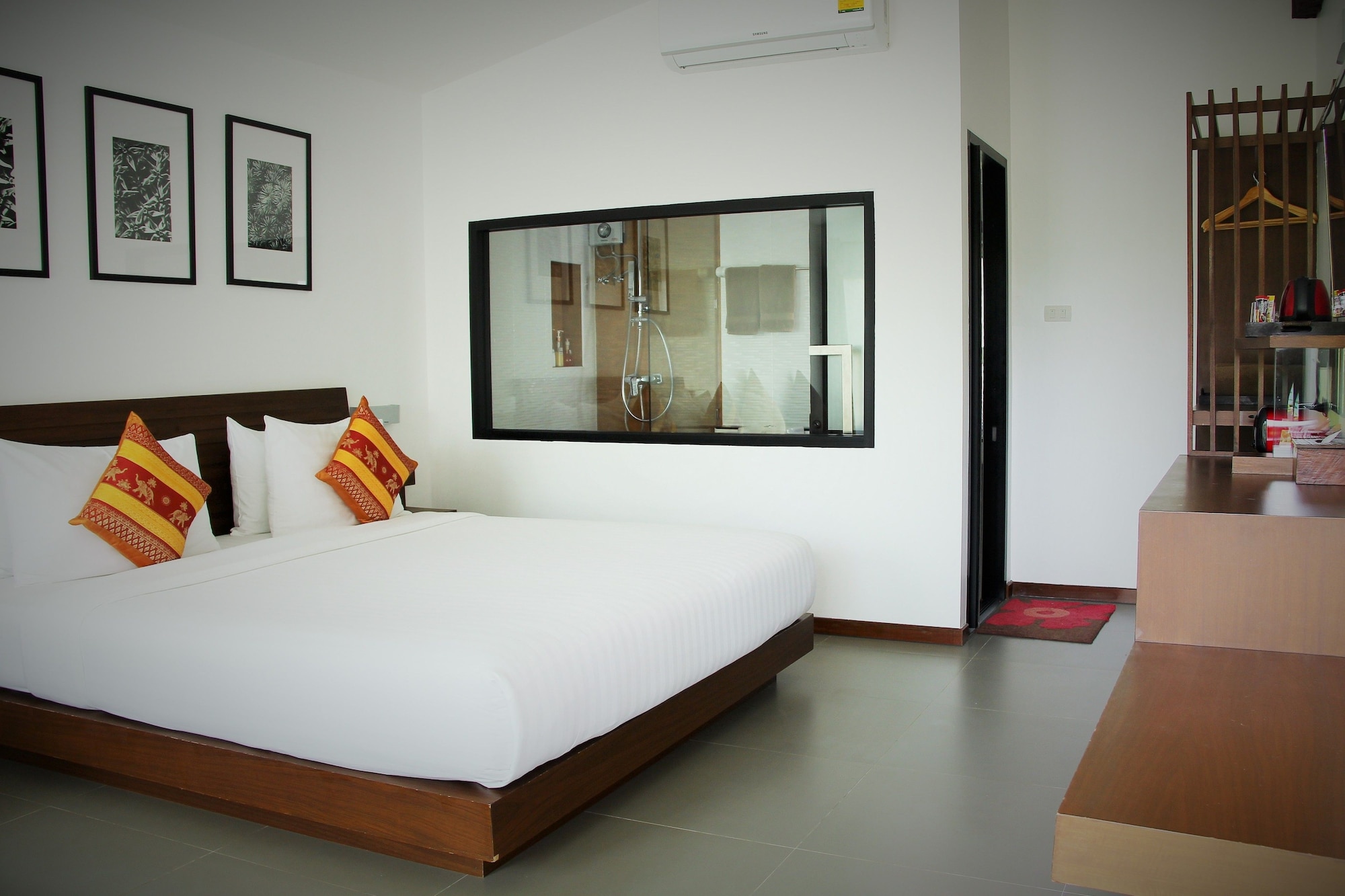 DELUXE, DOUBLE BED, POOL VIEW