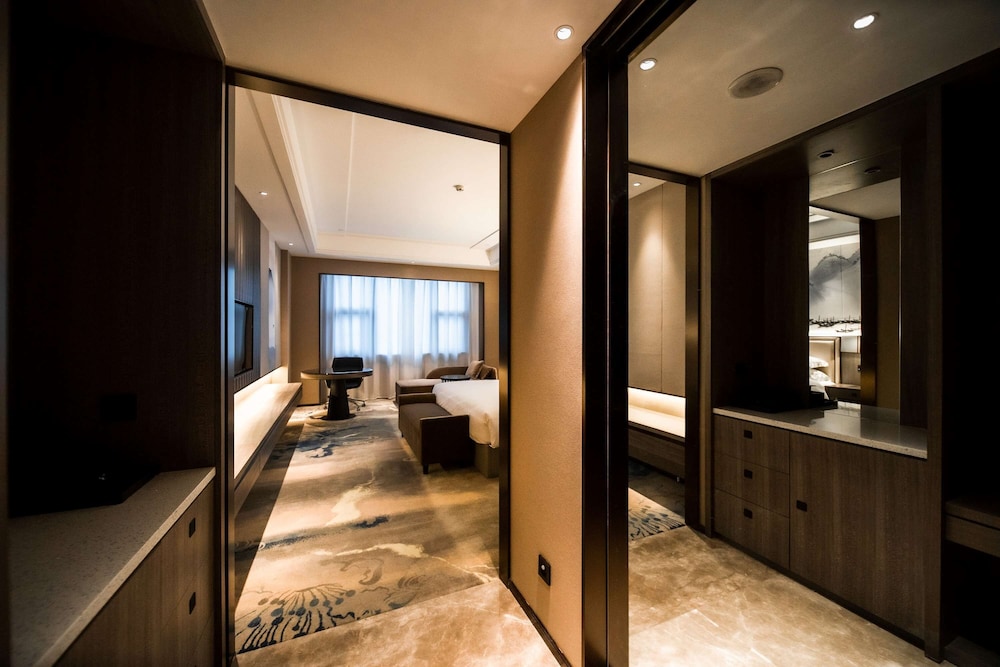 Ramada Plaza by Wyndham Hezhou North 17/32