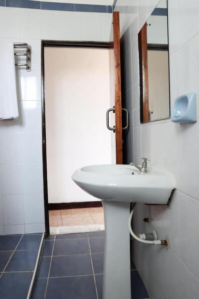 Bridge Hotel Mombasa 38/41