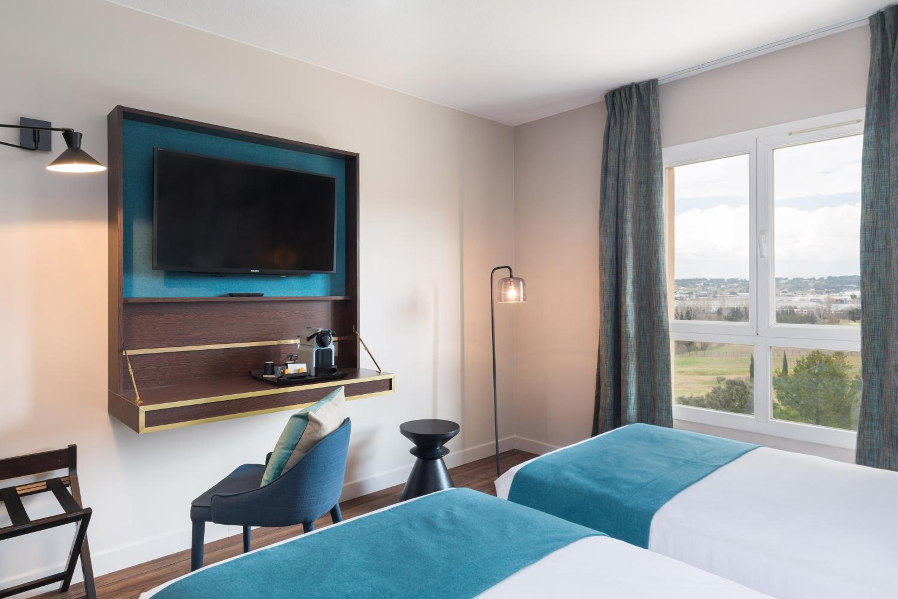 Golf, Twin Beds