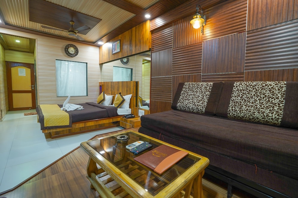 HOTEL KUMAR PLAZA 22/50