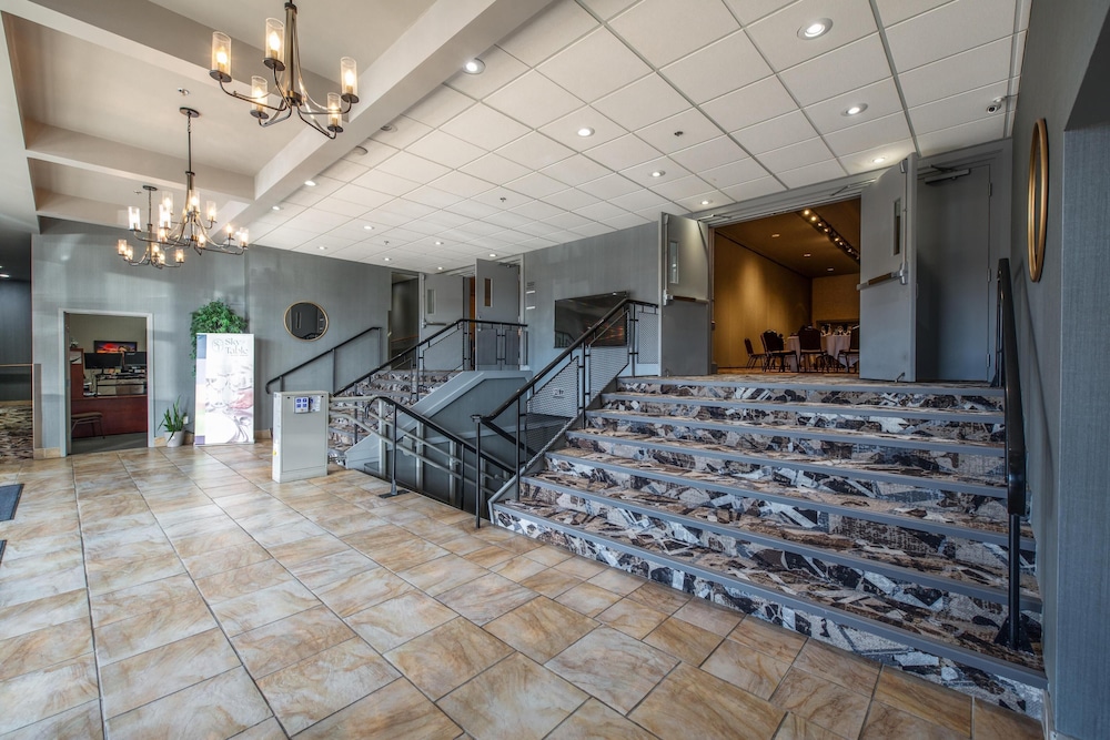 Coast Lethbridge Hotel and Conference Centre 4/50