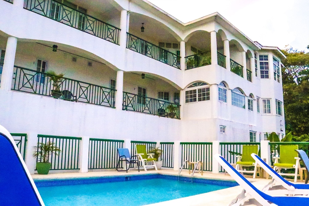 Pink Rock Bed & Breakfast 2/58