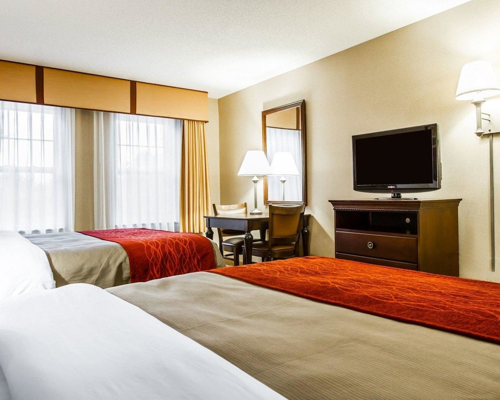 Comfort Inn and Suites Scarborough - Portland 18/55