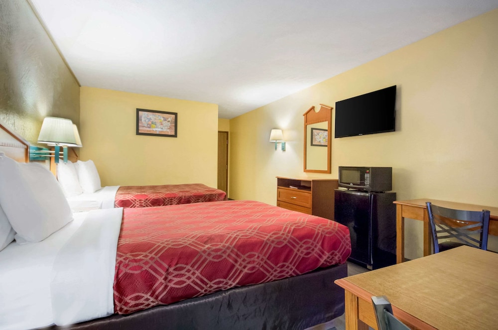 Econo Lodge Lansing Leavenworth 11/26