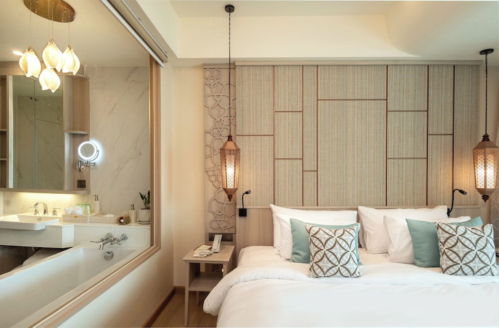 2 Bedrooms, Pool, Suite, 1 King and 1 Single Beds, Sea Side, The Little Shore Khao Lak by Katathani 4/10