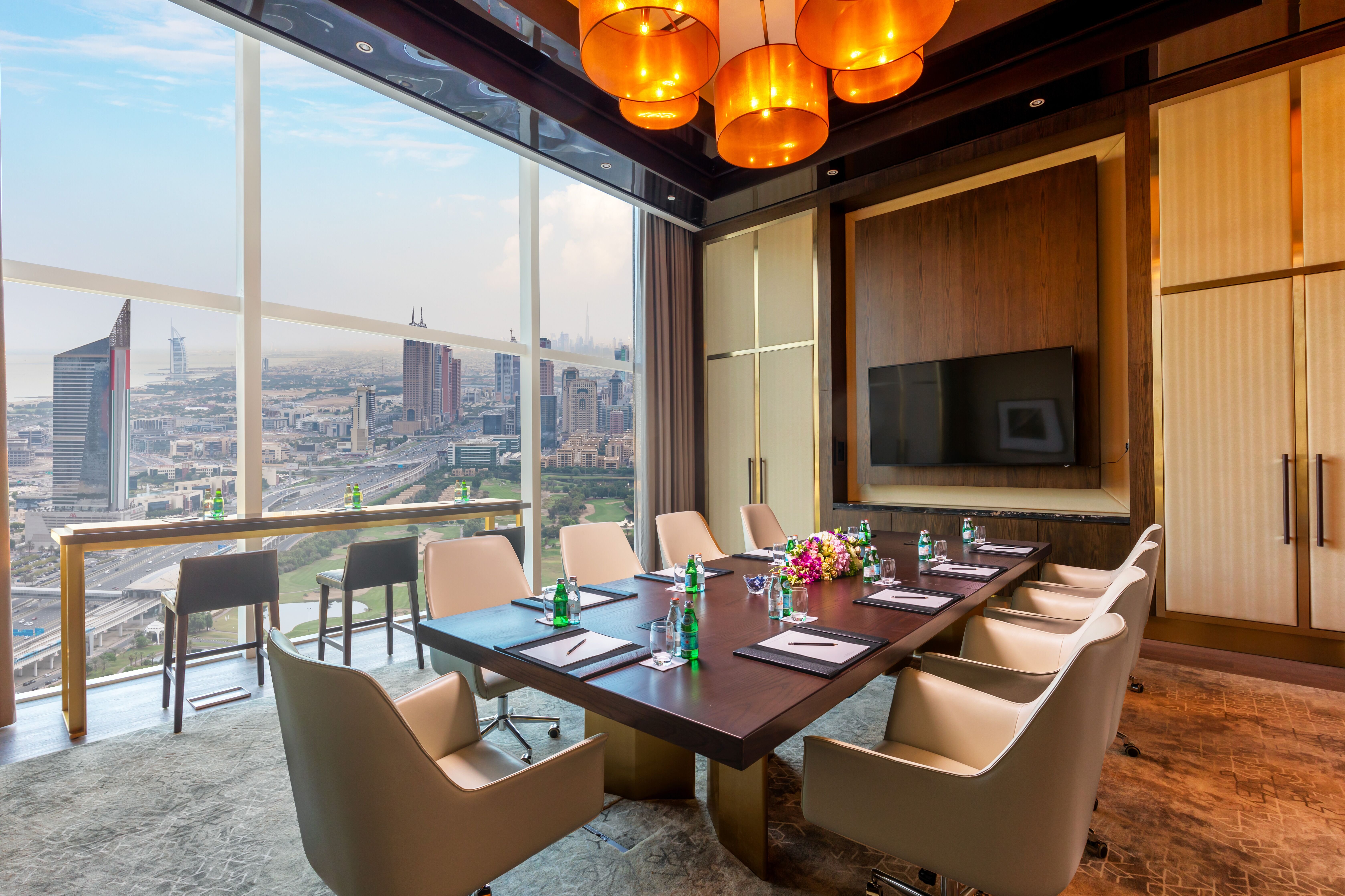 Taj Jumeirah Lakes Towers 69/77