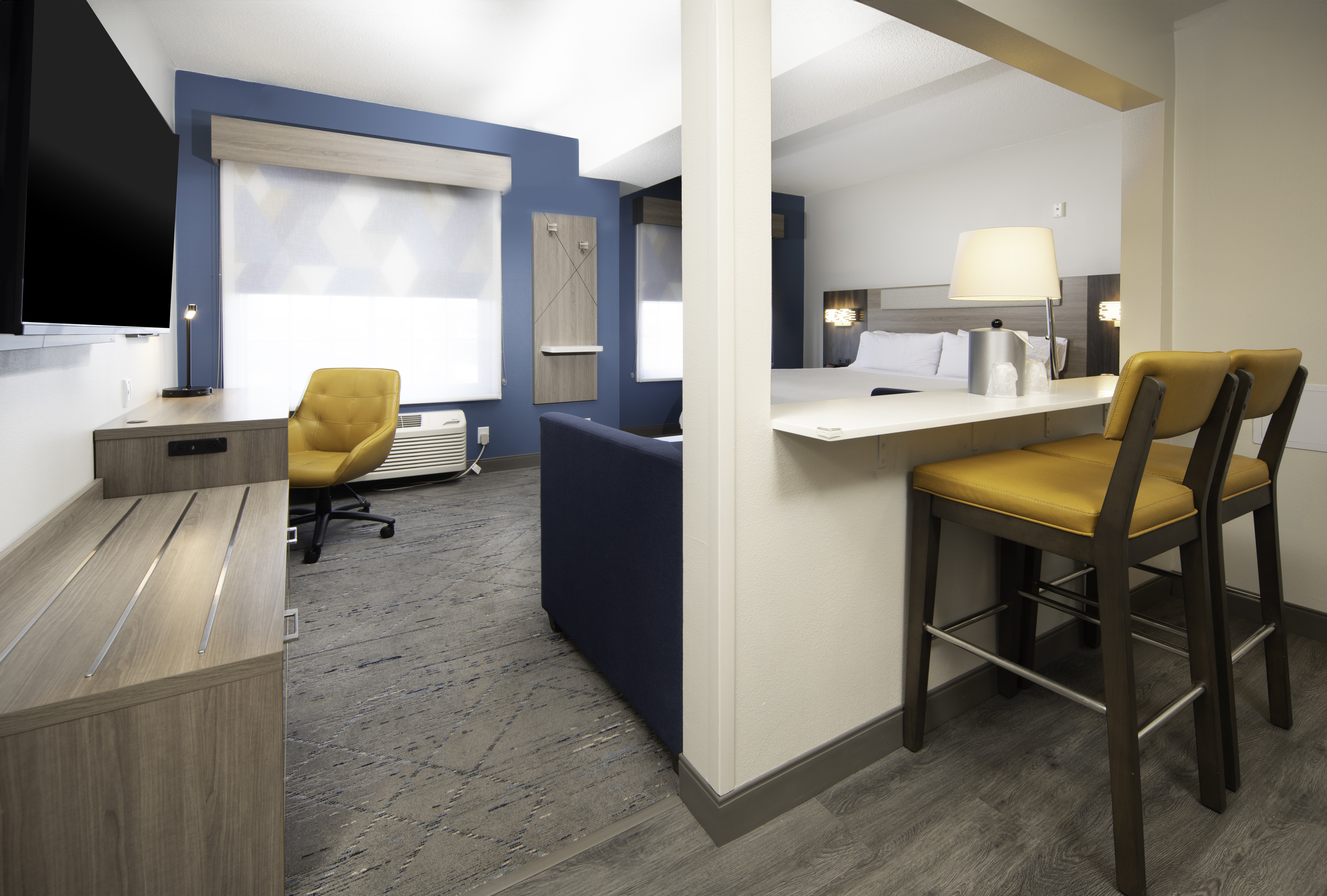 Holiday Inn Express Hotel Suites Indianapolis East 68/75