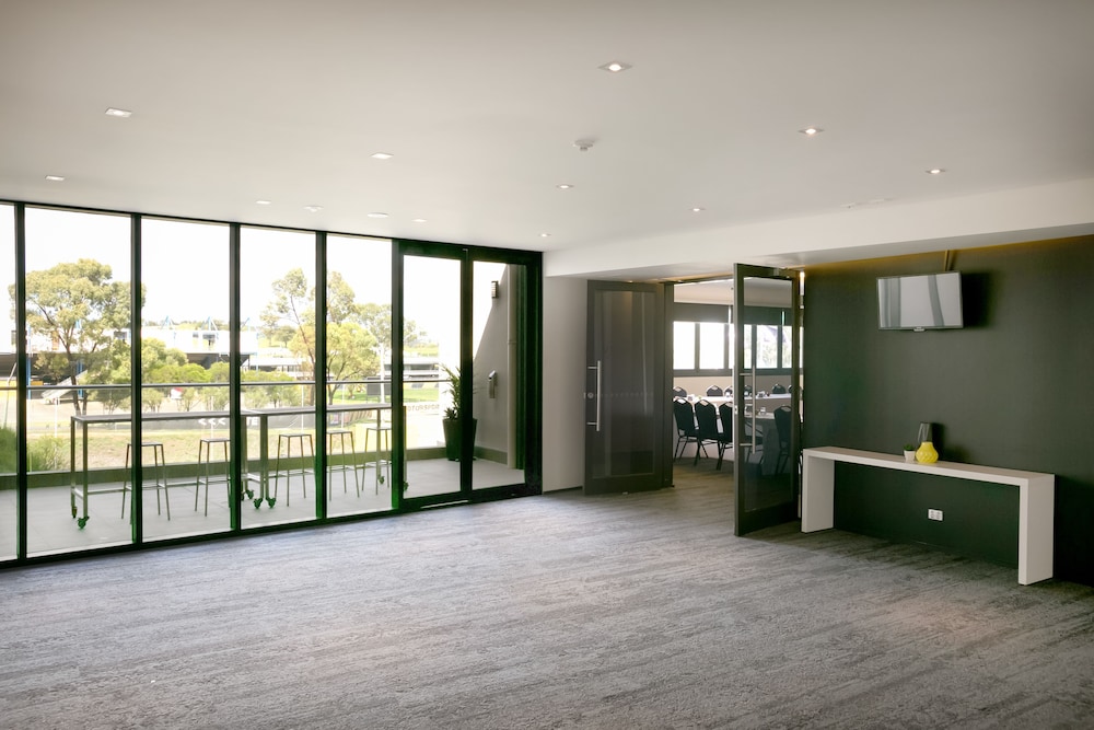 Alpha Hotel Eastern Creek 58/60