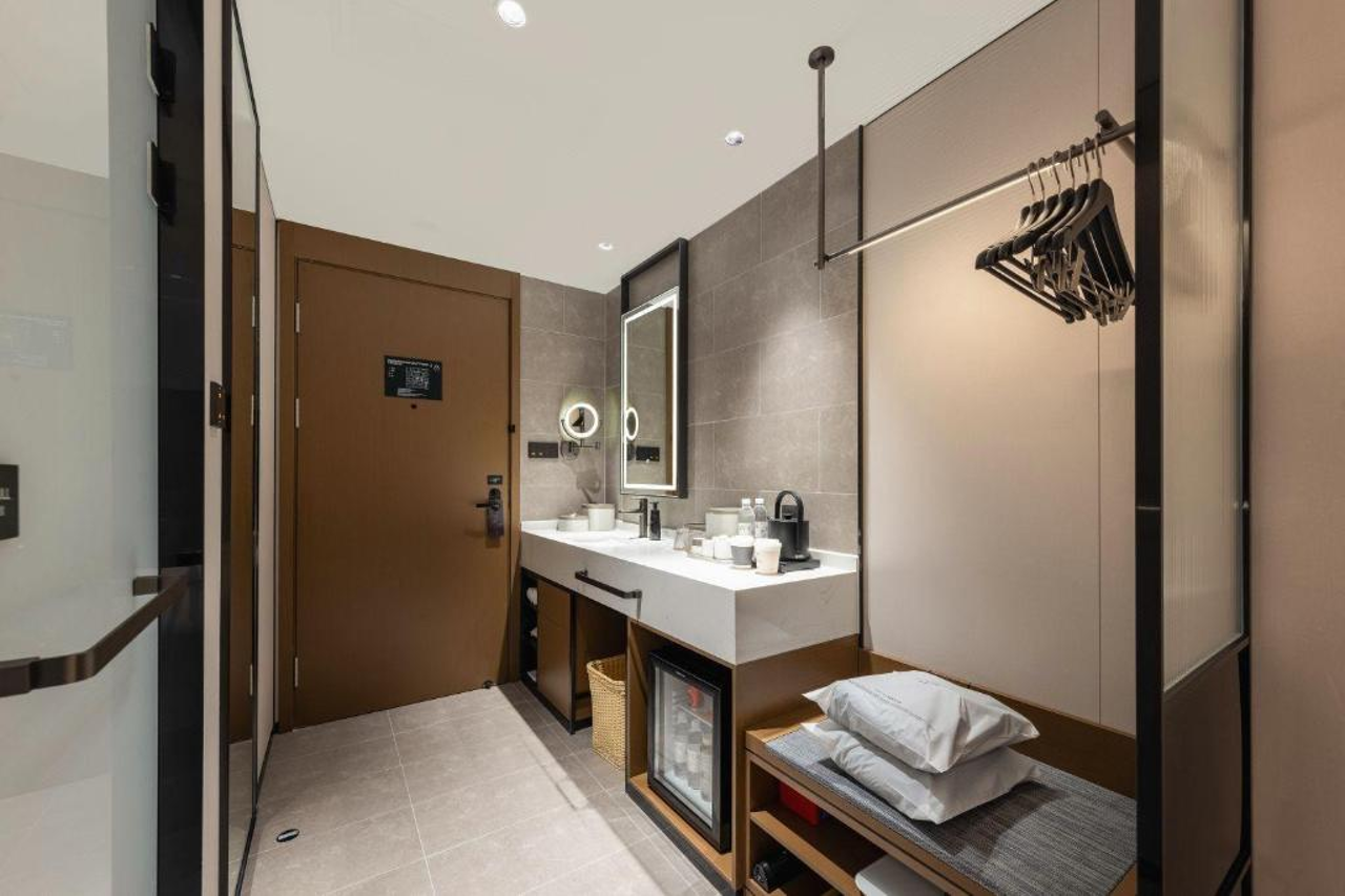 Shanghai Wujiaochang Xiangyin Road Atour Hotel 20/20