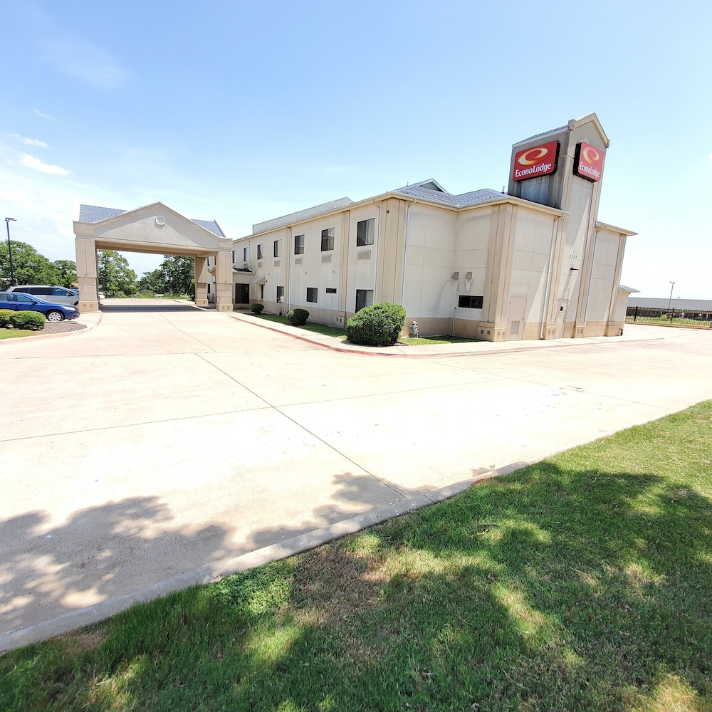 Econo Lodge Weatherford 5/33