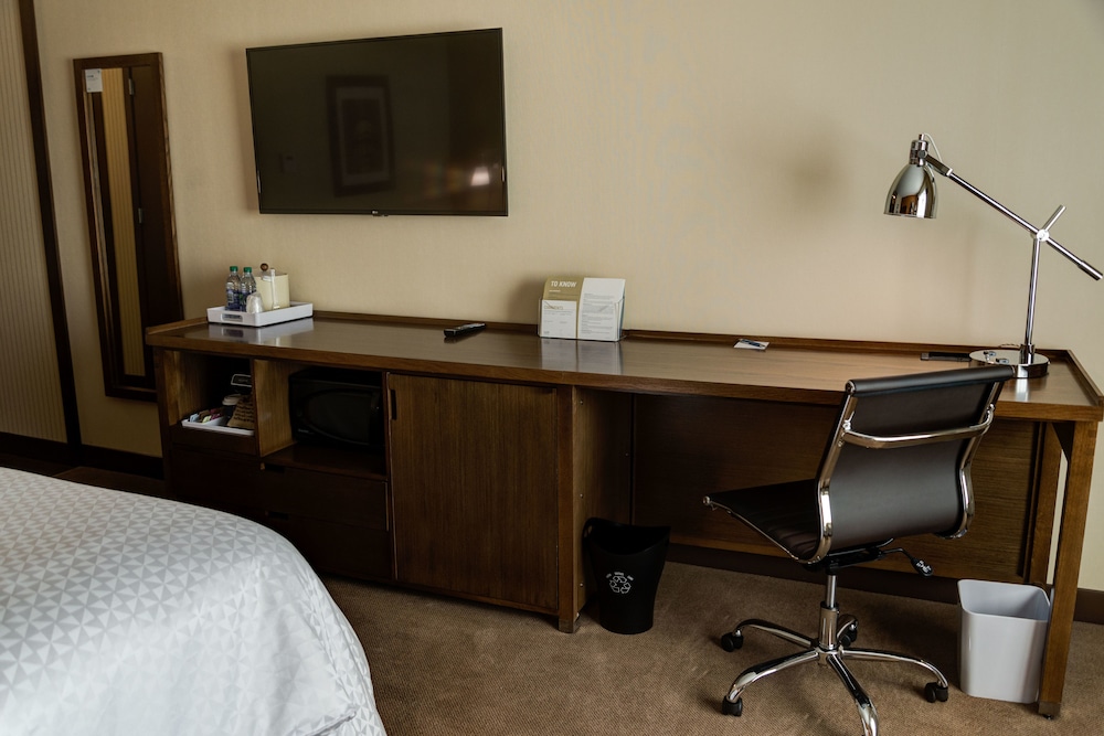 FOUR POINTS BY SHERATON SHERWOOD PARK 27/28