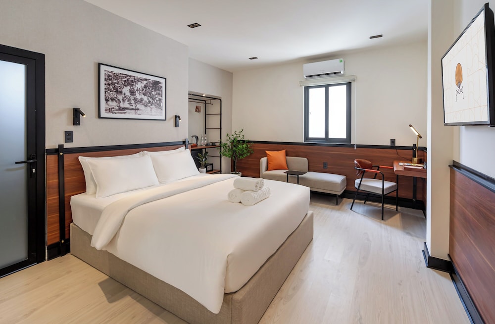 Metrolux City Contemporary Hotel 10/50
