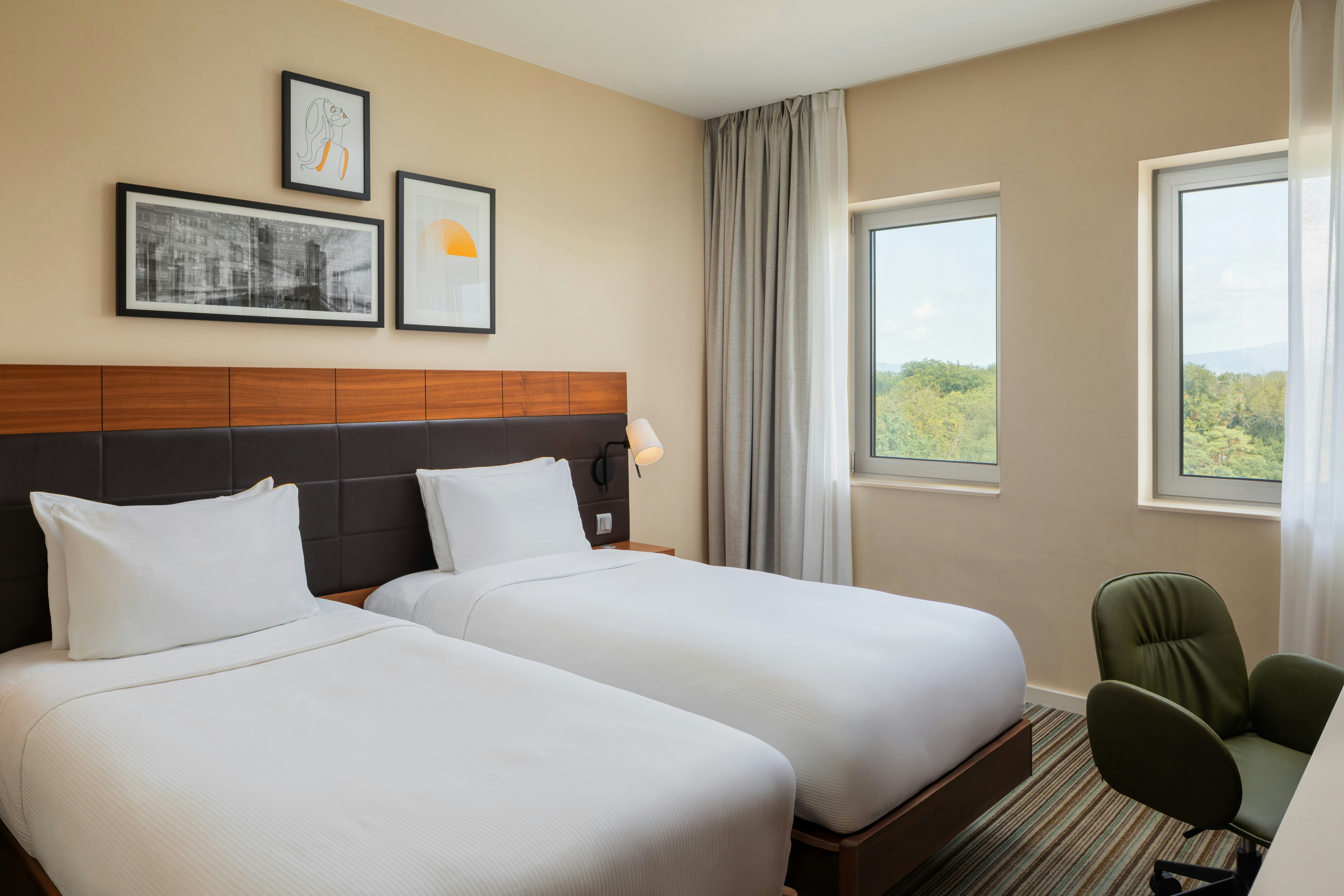 ROOM, TWIN BEDS