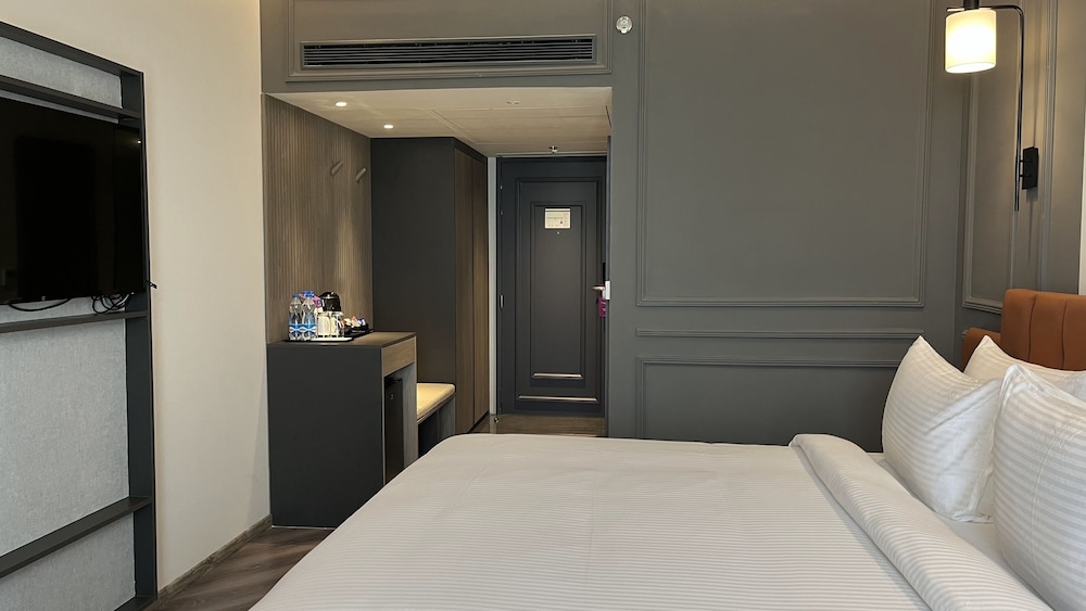 Ramada Encore by Wyndham Indore Nipania 10/44
