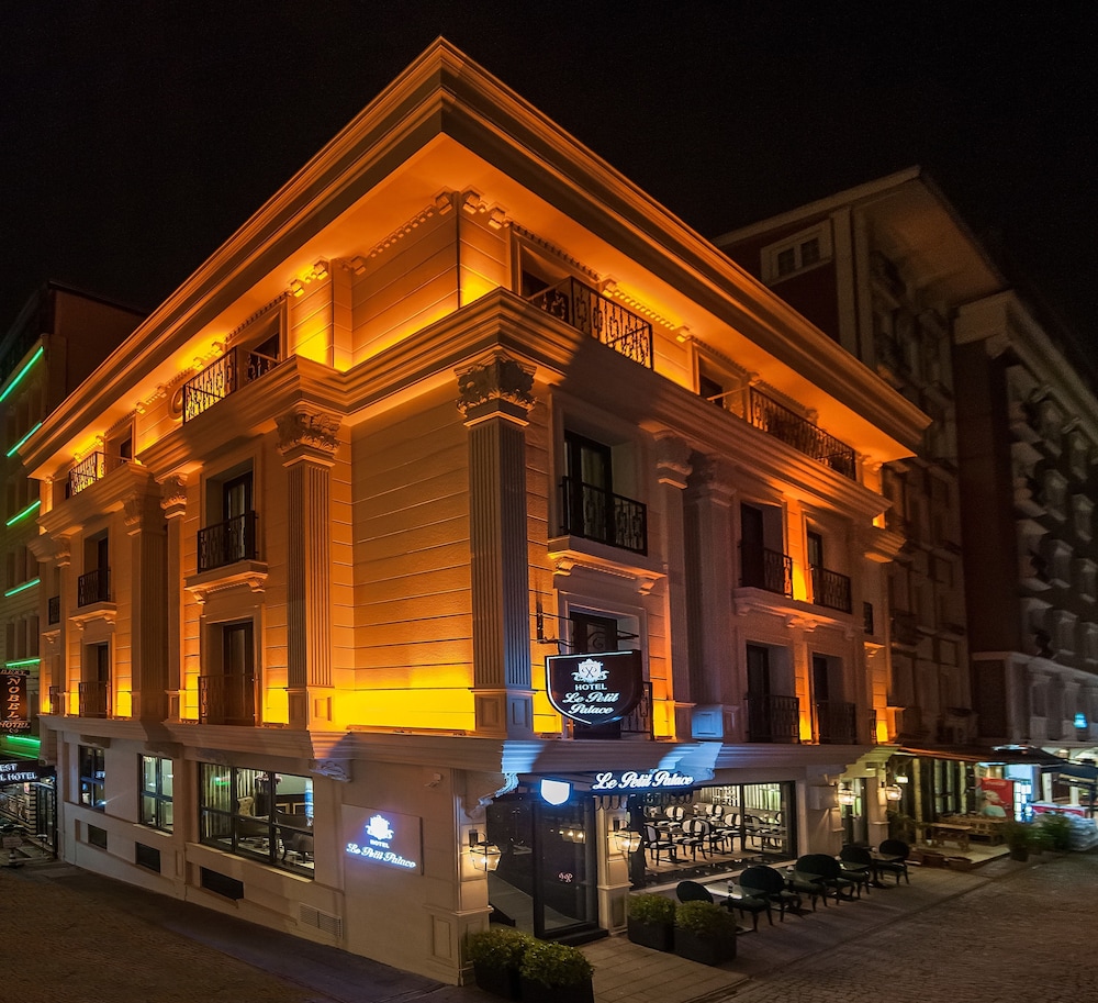Le Petit Palace Hotel 1/50