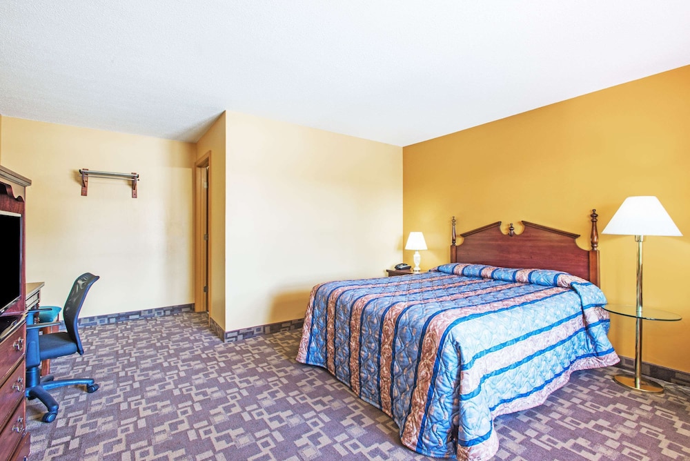 Knights Inn Hadley 6/18