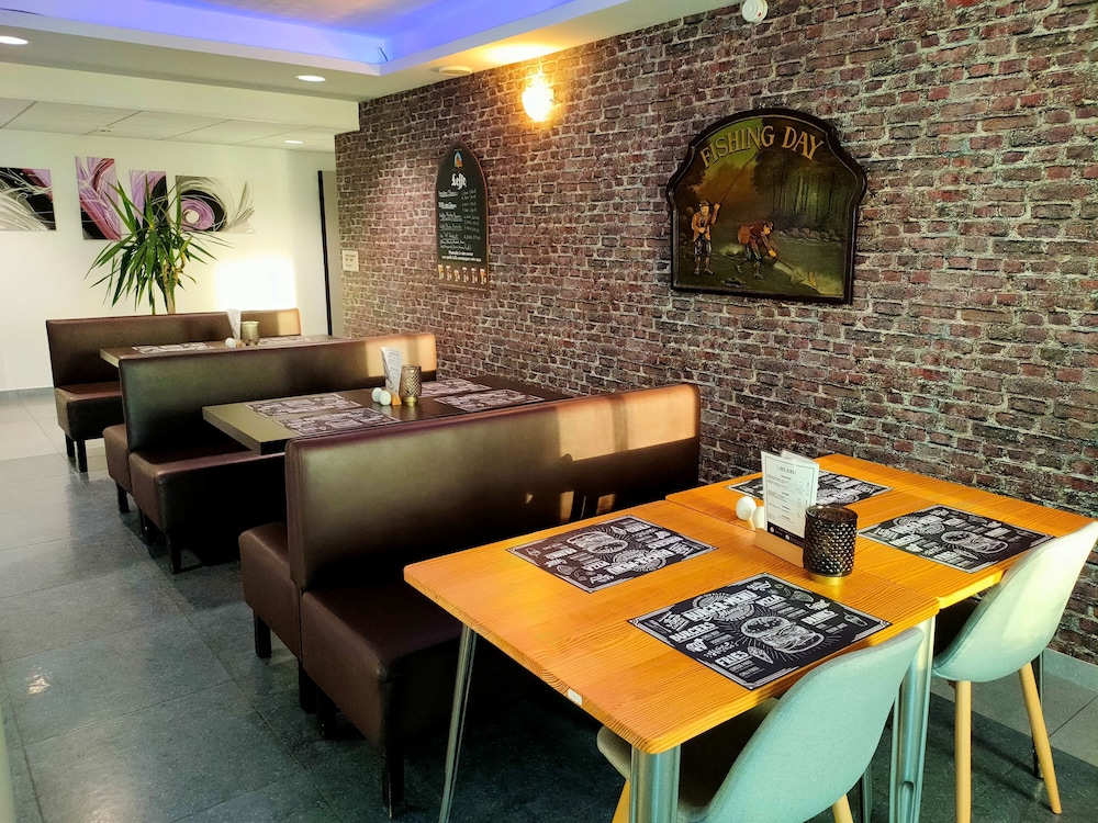 HOTEL KYRIAD SAINT CHELY D'APCHER - AIRE DE LA LOZERE 32/42