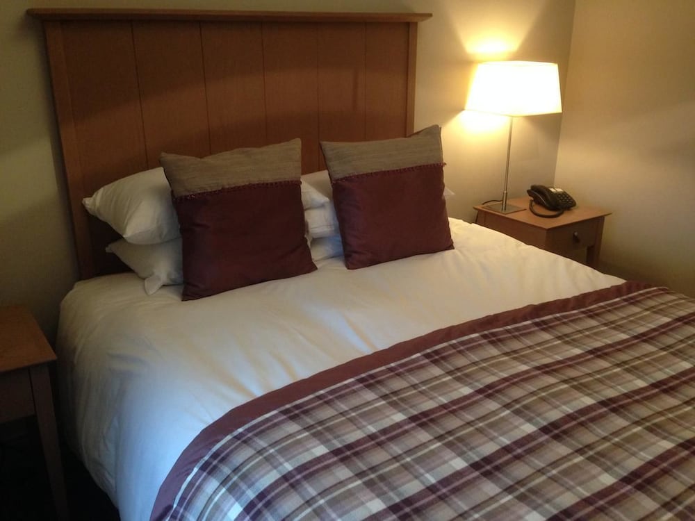 Dumfries Arms Hotel 6/19