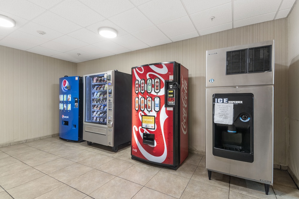 Sleep Inn & Suites Newport News City Center Area 19/41