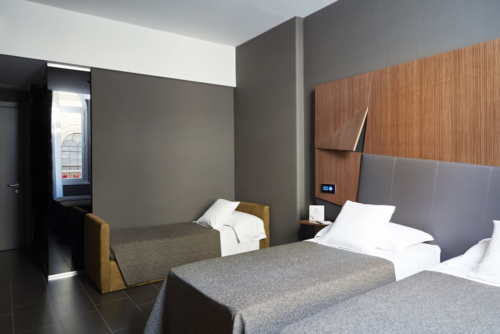 The Building Hotel 14/71