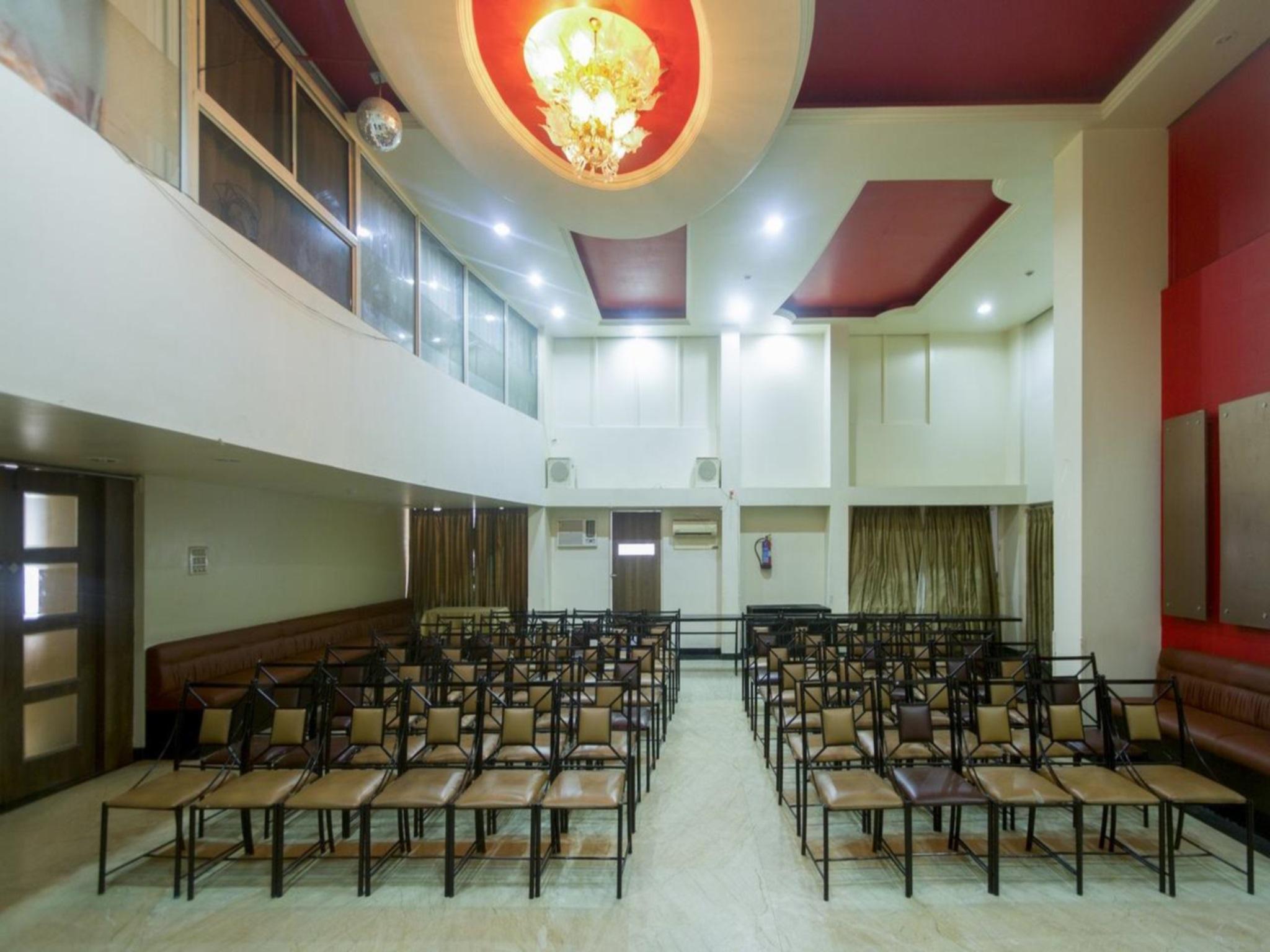Oyo 17243 Hotel Celebration Inn 28/29