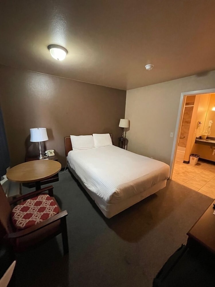 Fairground Inn Monroe WA 16/50