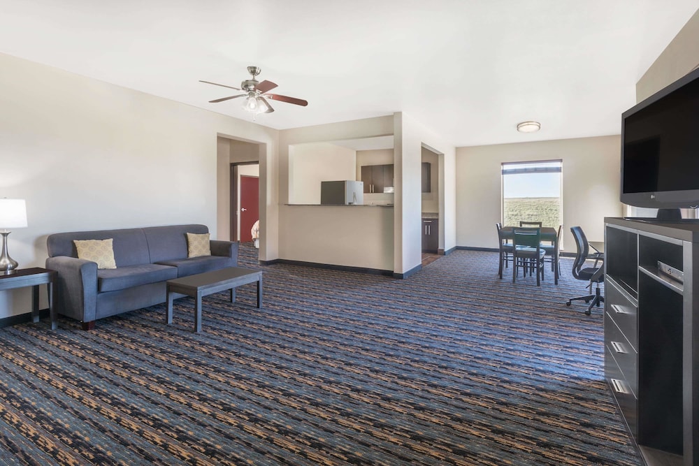Days Inn by Wyndham Dilley 13/21