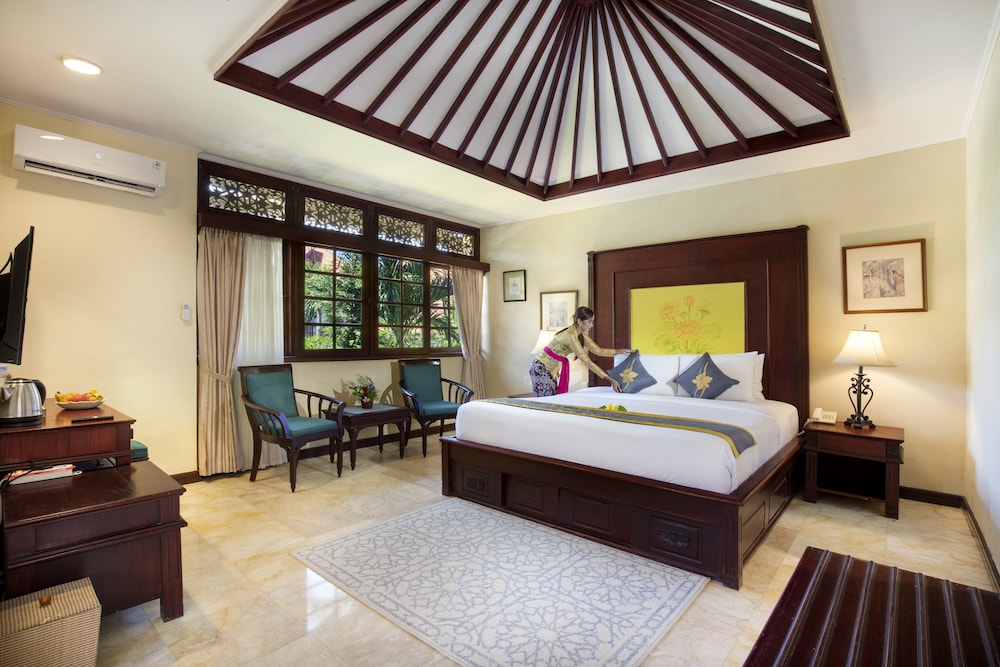 EXECUTIVE, SUITE