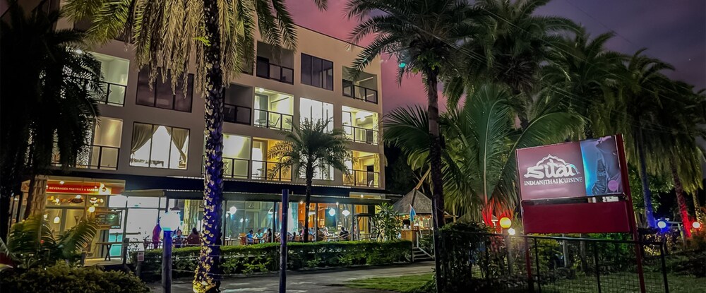 Ramada Suites by Wyndham Seafront Coral Coast 5/60