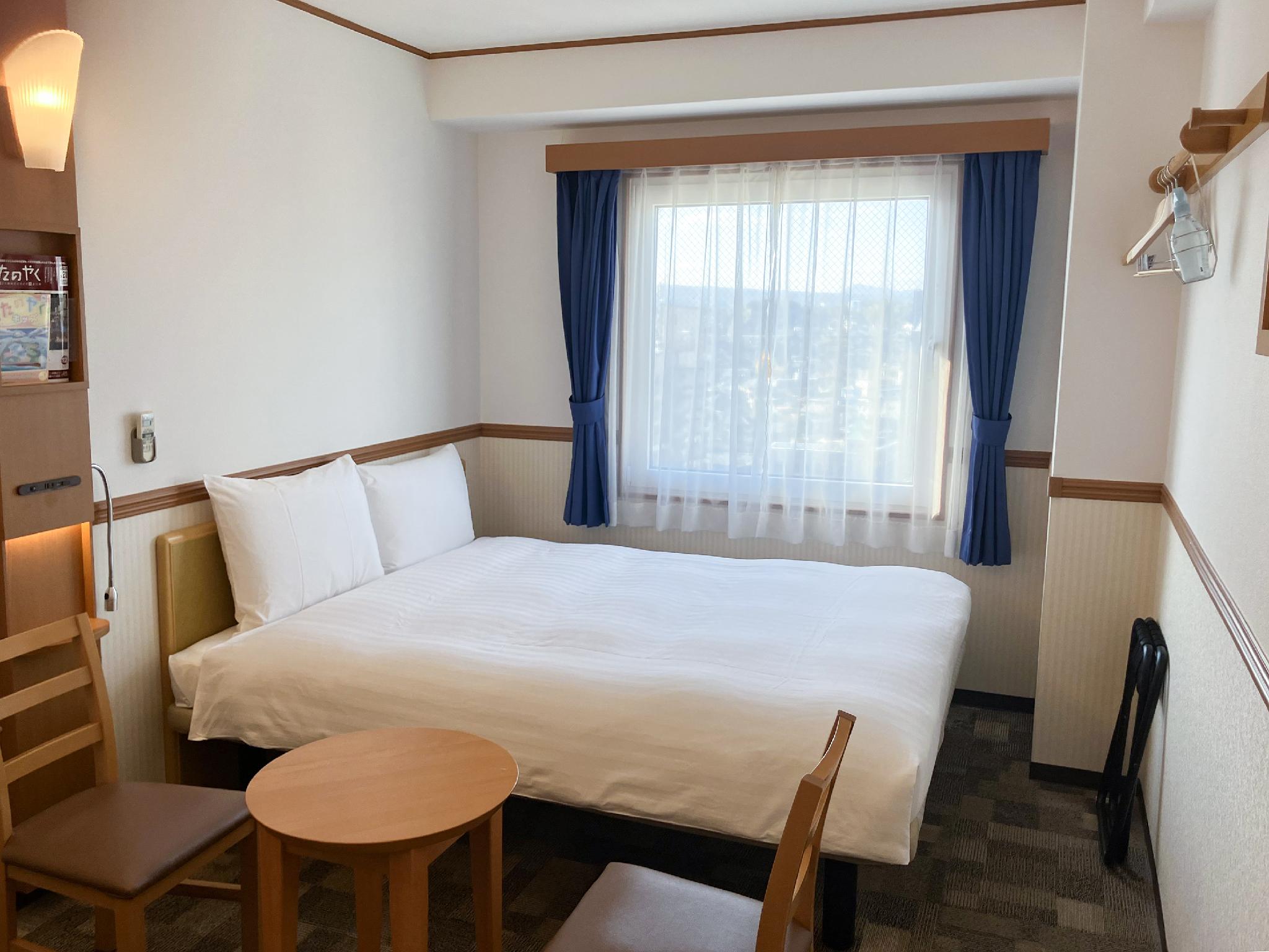 Semi Room, Semi Double Bed, Smoking
