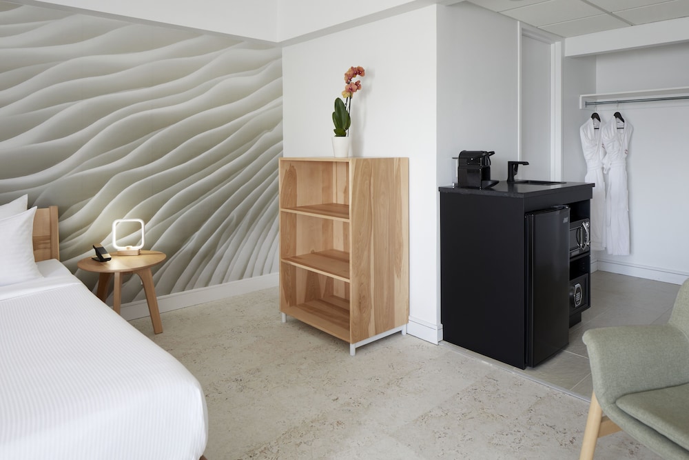 Hotel Ruby Foo S 8/67